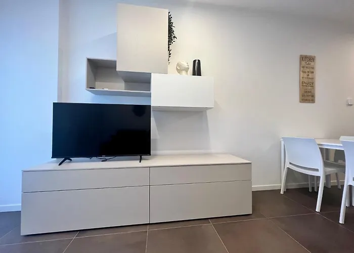 Kristall מלון דירות 4*